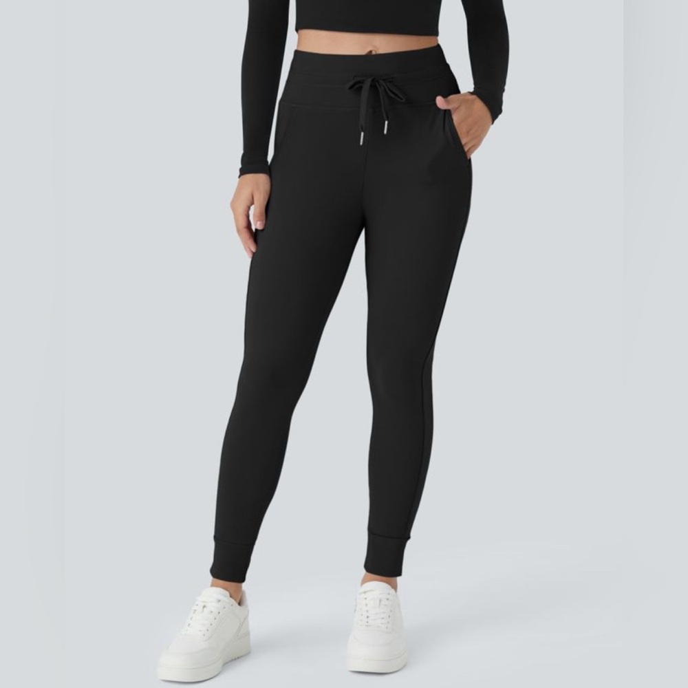 Halara Women's Black Jogger Pants